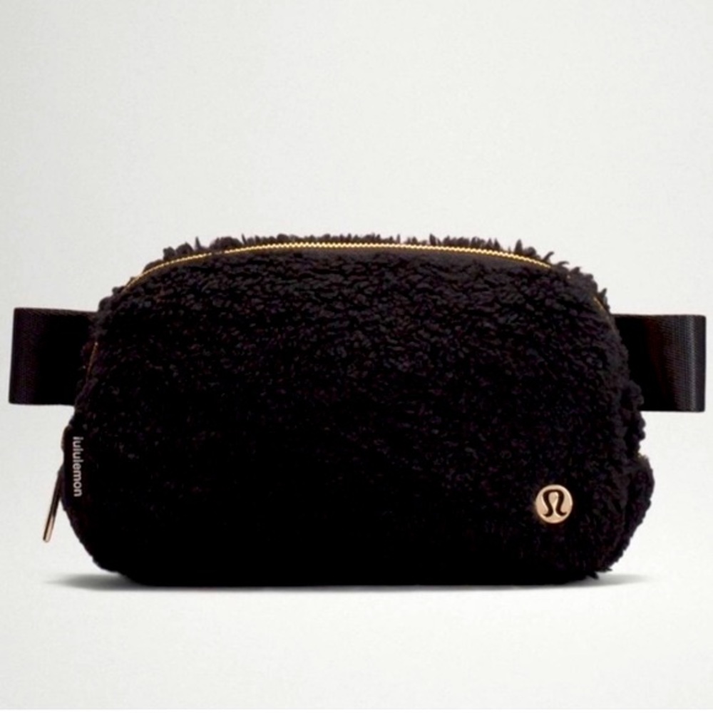 Lululemon Black Sherpa Fleece Everywhere Belt Bag Fanny Pack Crossbody Sz 1L NWT